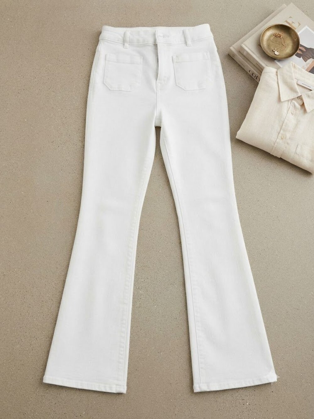 7 For All Mankind White Flared Jeans – Effortlessly Chic size 28